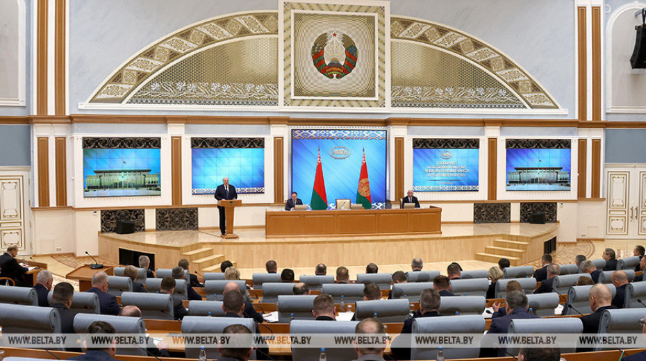 Lukashenko convenes large meeting to discuss manufacturing sector